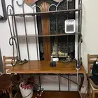 طاولة صفرة خشب سويدي مع اربع كراسي مزخرفة وبوفيه للتقديم