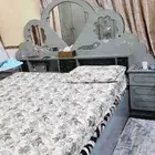 سرير و2 كمودينة وتسريحه