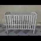 سرير اطفال وسرير خشب ارضي نفر سعر الاثنين (( 80 )) اريال