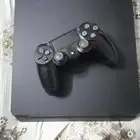 بلاستيشن 4 وان تيرا مع اليد وشاحن الأصلي والاسلاكه حقه و قرا