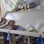 اغراض محل خضار للبيع بكامل ملحقاته مكيفات 2 جديدة ارفف جديدة