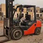 رافعة شوكيه ثلاثه طن ثلاث حركات للايجار الشهري بدون سواق