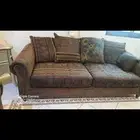 كنب ثلاثية وثنائية مع طاولة بيضاء لأعلى سعر وغطاء كنب 4 حبات