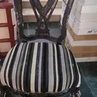 للبيع 6 كراسي نظيفه وطاولات طعام معها 8كراسي