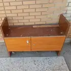 عدد 2خزانه واحده خشب درفتين مقابل بعض بينهمافاصل