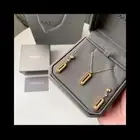 اكسوارات مع الملحقات