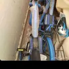 سيكل لون احمر ولون ازرق نظيف بقراطيسه