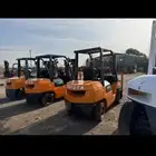 رافعات شوكيه للأجار