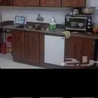 ولاب مطبخ بني وانبوبة غاز مكيفات