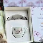 فنجان قهوه مع صحن وعلبه طباعه توزيعات مواليد