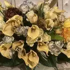 تحفة ورد صناعي كبيرة