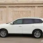 نيسان باثفايندر (Nissan Pathfinder) بيضاء اللون موديل 2014