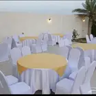 تاجر طاولات طعام