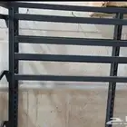 ستاند لعرض الملابس للبيع المستعجل