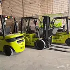 رافعه شوكية فوركلفت للايجار