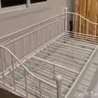 سرير للبيع