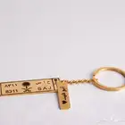 ميدالية مفاتيح بالاسم ورقم اللوحه مطلي ذهب او فضه