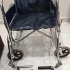 كرسي متحرك لذوي الاحتياجات الخاصة نضيف