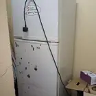 ثلاجه للبيع السعر على السوم الفريوان خربان بس