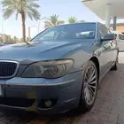 سياره مع لوحه مميزه