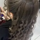 مصففة شعر وميك أب
