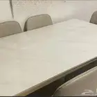 طاولة طعام