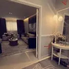 طاولة مدخل من ايكيا مع مرايات انيقه جدا وناعمه