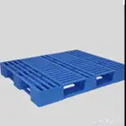 للبيع طبليات بلاستيك نظيفة وخشب