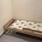 سرير من ايكيا و مكيفات و شاشة