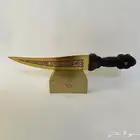 خنجر مع قاعده تراثية ذهبي