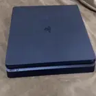 سوني فور معه شريطين قراند فيه ثلاث شخصيات و معه فيفا 21