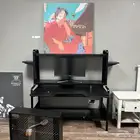 طاوله من ايكيا طاولة قيمنق تصلح للسوني و البي سي لونها اسود