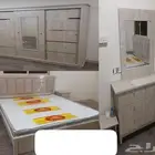 اثاث غرفة نوم نظيفة للبيع بسعر رمزي