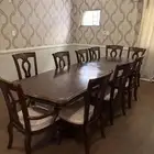 طاول مع كراسيها و طاوله بوفيه طقم