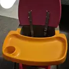 كرسي طعام وفراش العاب