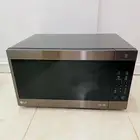 ميكرويف LG نظيف جدا