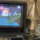 تلفزيون صغير ملون