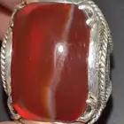 خاتم عقيق متوج بحجر عقيق زجاجي احمر