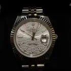 السلام عليكم يوجد ساعات رولكس درجة اولى شبية الماركة