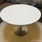طاولة ضيافة بيضاء دائرية
