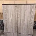 خزانة لون رمادي مستعمل