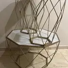 طاوله مع اثنين خدمه ب 100