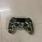 ثلاثه يد سوني 4 و وحده سوني 5