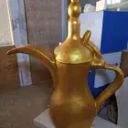 تصميم ديكور من الفلين لأبريق لون دهبي