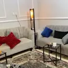 كنب مع اغراضه