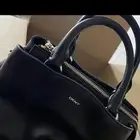 شنطة دكني للبيع مستعمله ومعها مجموعه من الشنط الماركات والعم