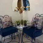 كراسي مع طاوله ومرايا