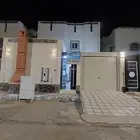 للايجار دور ارضي وملحق بحي الوادي المربع الثالث