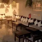 جلسات وكرويتات وكراسي وطاولات خشب للايجار