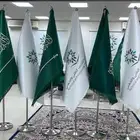 علم مقوى مع السارية